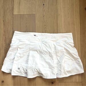 Lululemon Women’s Pace Rival Mid-Rise Skirt in White, Size 10.